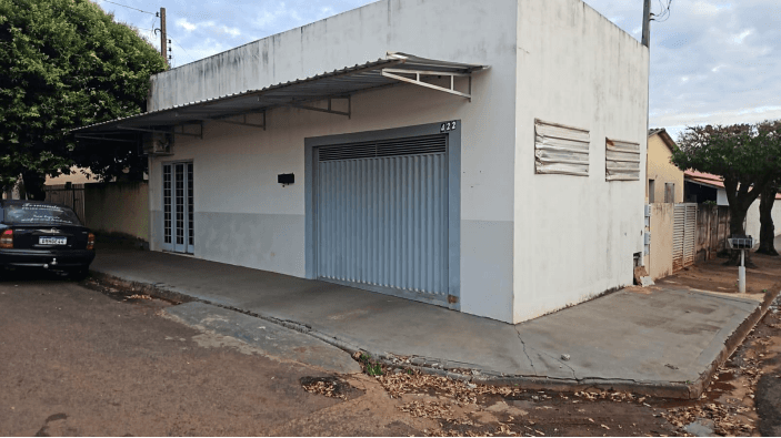 Foto 2 de 3: Terreno em leilão em Macaubal - SP, bairro Santos Reis — Terreno c/ duas construções e 220 m², Macaubal/SP
