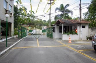 Apartamento em leilão em São Gonçalo - RJ, bairro Nova Cidade — Imóvel na Rua Vicente de Lima Cleto, 597, apartamento 1105, BLOCO 03, Nova Cidade, São Gonçalo, em zona urbana do primeiro distrito, inscrito na municipalidade sob o n° 152.530-000, e sua corresponden