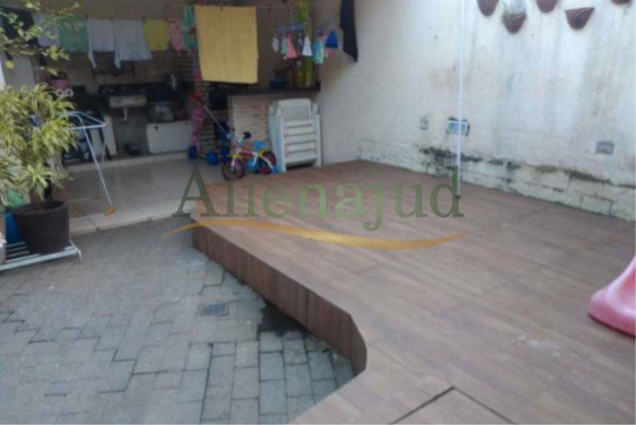 Foto 6 de 13: Terreno em leilão em Guarujá - SP — Residência geminada assobrada e edícula c/ área útil de 131,61625m² situada na Rua Attilio Gelsomini Residência geminada assobrada e edícula c/ área útil de 131,61625m² situada na Rua Attilio Gelsomini