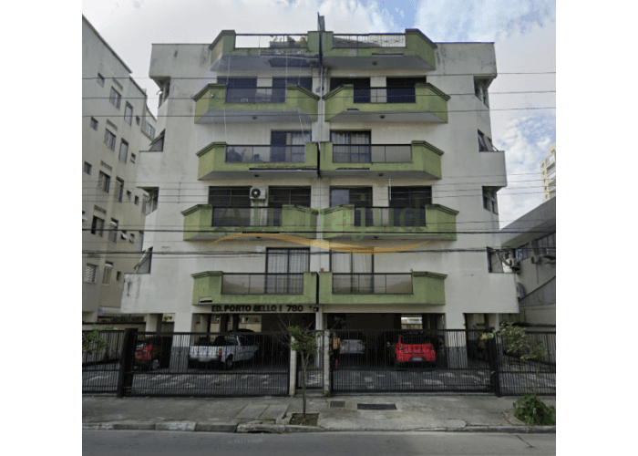 Apartamento em leilão em Guarujá - SP — DIREITOS - Apto. duplex c/ área útil de 86,05m² situado à Avenida dos Caiçaras DIREITOS - Aptos. duplex situados à Avenida dos Caiçaras