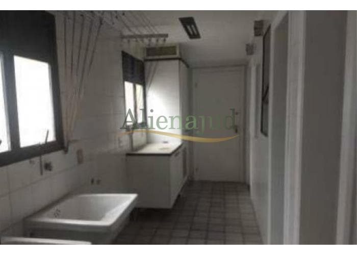 Foto 1 de 8: Apartamento em leilão em Santos - SP — Apart. c/ área útil de 192,180000m² localizado na Rua Dr. Alfredo Porchat Apart. c/ área útil de 192,180000m² localizado na Rua Dr. Alfredo Porchat