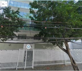 Apartamento em leilão em Rio De Janeiro - RJ — Apartamento no Méier (Rua Carolina Santos, nº 98), com 01 vaga de garagem, 64,38 m2, 2 quartos, sendo um deles uma suíte, além de banheiro social, sala, cozinha e varanda
