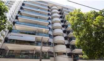 Apartamento em leilão em Rio De Janeiro - RJ — Apto na Tijuca, situado na Rua Desembargador Izidro, nº 156, com 108 m2 e 02 vagas de garagem