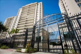 Apartamento em leilão em Rio De Janeiro - RJ, bairro Jacarepaguá — Apartamento 1501 com dependências na cobertura do bloco 02 (Edifício Hyde Park) do Empreendimento denominado “360º ON THE PARK” situado à Avenida Flamboyants da Península, nº 300, Freguesia de Jacarep