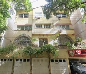 Comercial em leilão em Rio De Janeiro - RJ, bairro Copacabana — Prédio e respectivo terreno situado na Rua Santa Clara nº 327-A, composto de 2 pavimentos, nos fundos do nº 327 da mesma rua com direito a uma vaga de garagem, de nº 5, Copacabana, Rio de Janeiro/RJ