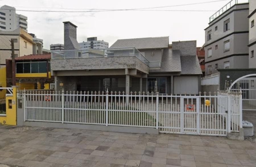 Casa em leilão em Tramandaí - RS, bairro Centro — Tramandaí/RS - Centro - Casa com 250m² Leilão Banco Inter