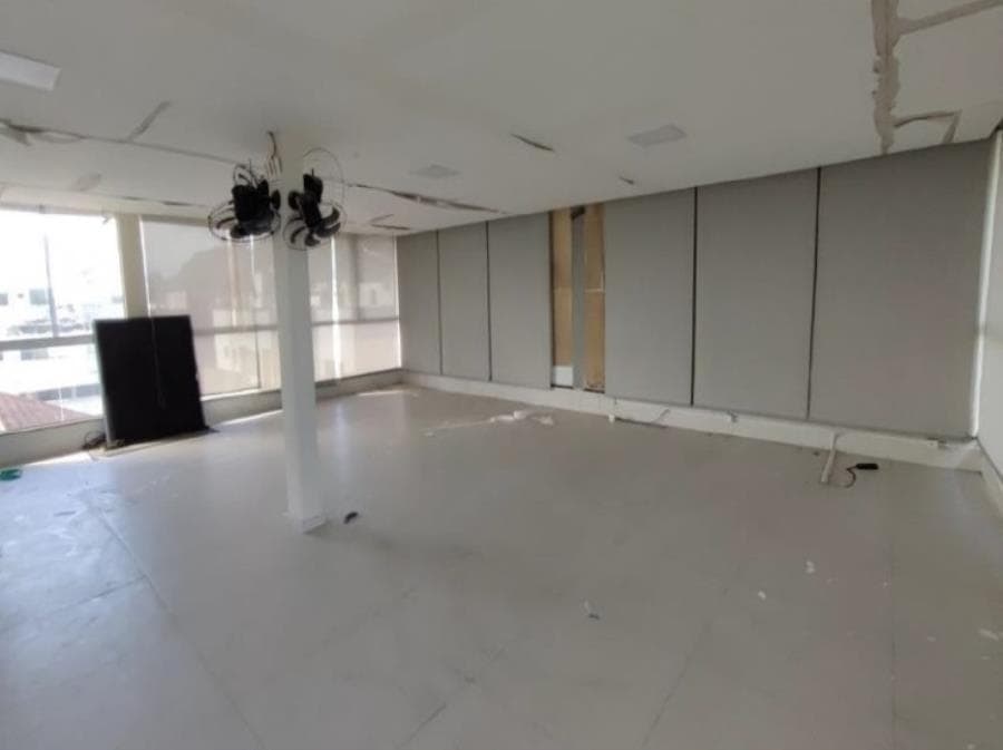 Foto 8 de 41: Casa em leilão em Itajaí - SC, bairro Santa Regina — Itajaí/SC – Espinheiros – Casa com 382m² Leilão Banco Inter