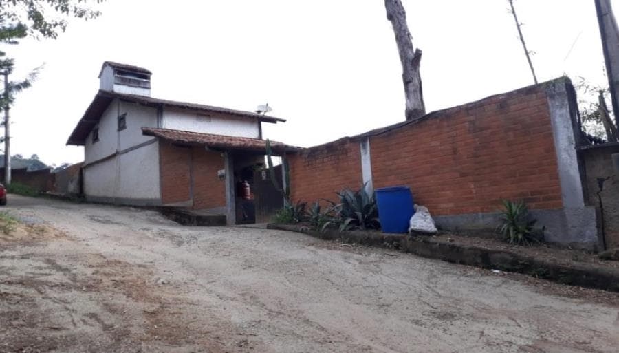 Terreno em leilão em Petrópolis - RJ, bairro Bonsucesso — Petrópolis/RJ - Bonsucesso - Casa com 94m² Leilão Banco Inter