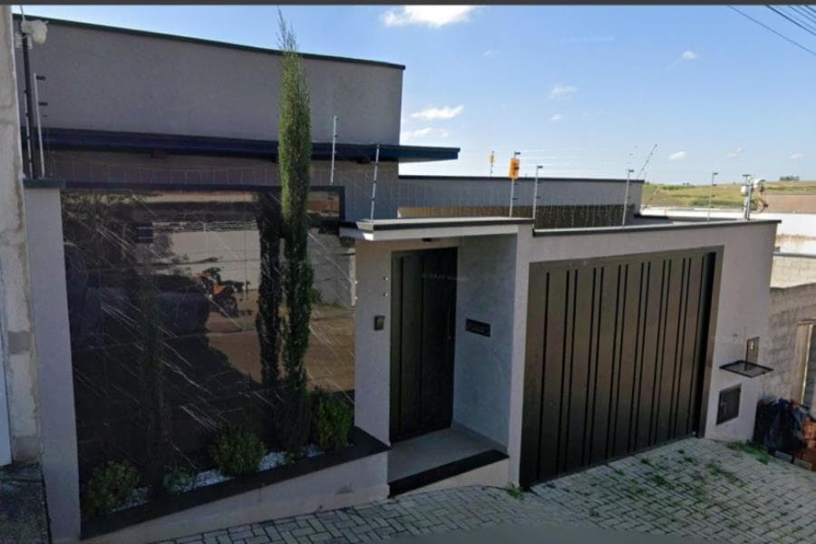 Foto 1 de 19: Casa em leilão em Pouso Alegre - MG, bairro Parque Real — Pouso Alegre/MG - Paruqe Real - Casa com 140m² Leilão Banco Inter