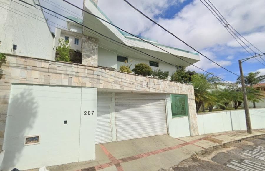 Foto 1 de 27: Casa em leilão em Belo Horizonte - MG, bairro Mangabeiras — Belo Horizonte/MG - Mangabeiras - Casa com 900m² Leilão Banco Inter
