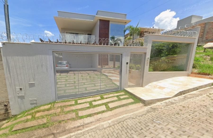 Foto 1 de 23: Casa em leilão em Itabirito - MG, bairro Álvaro Maia — Itabirito/MG - Álvaro Maia - Casa com 298m² Leilão Banco Inter