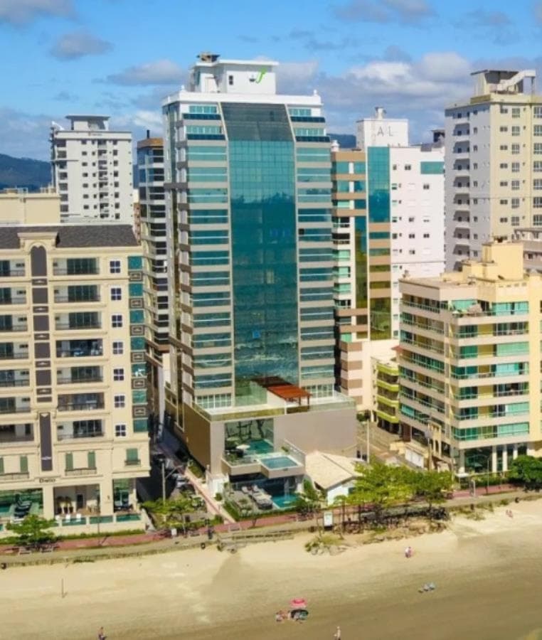 Foto 1 de 36: Apartamento em leilão em Itapema - SC, bairro Meia Praia — Itapema/SC - Meia Praia - Apto frente mar com 373m² Leilão Banco Inter
