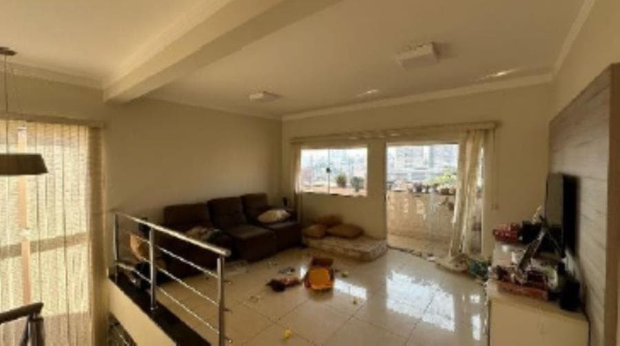 Foto 8 de 50: Casa em leilão em Uberaba - MG, bairro Santa Maria — Uberaba/MG – Vila Santa Maria – Casa  Resid. com 335m² Leilão Sicoob