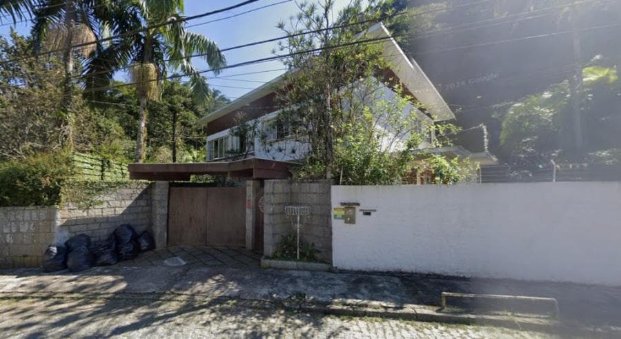 Casa em leilão em Petrópolis - RJ, bairro Piabanha — Petrópolis/RJ - Bingen - Casa com 276m² Leilão Banco Inter