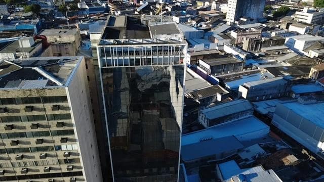 Foto 13 de 15: Comercial em leilão em Maceió - AL, bairro Centro — ID73170 MACEIÓ (AL) Descrição legal: Imóvel Urbano: Prédio Comercial situado Rua do Livramento, 120, Centro, Maceió AL. Melhor descrito na Transcrição 36.722 do 1° CRI de Maceió AL. a) Do imóvel adqui