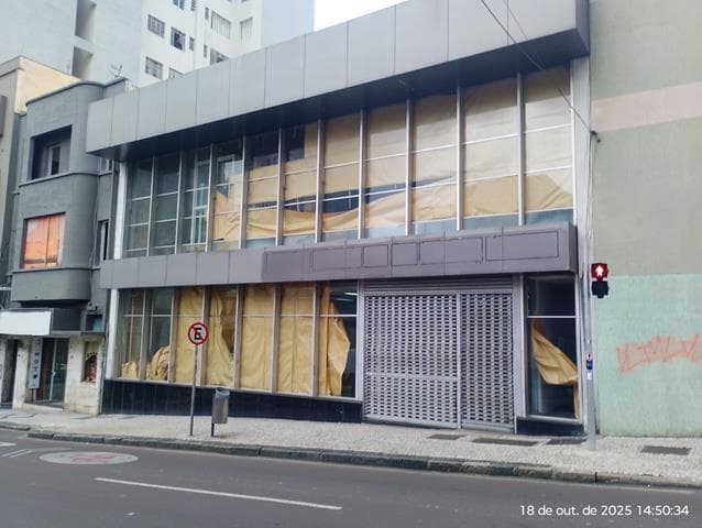 Foto 2 de 9: Comercial em leilão em Curitiba - PR, bairro Centro — ID77639 CURITIBA (PR) - Praça Tiradentes
