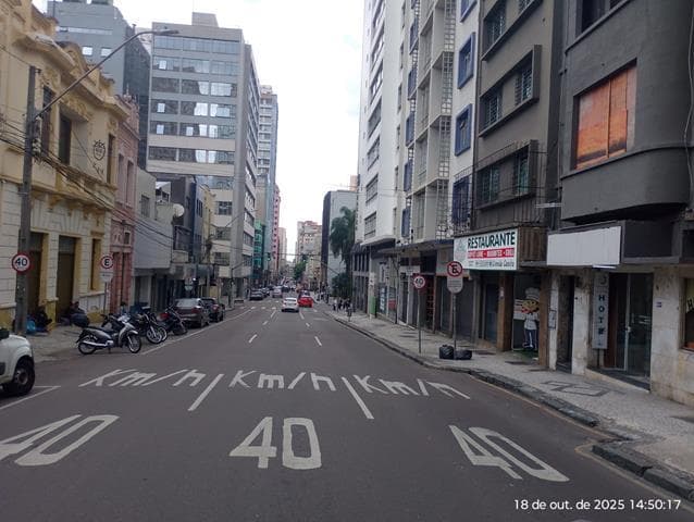 Foto 6 de 9: Comercial em leilão em Curitiba - PR, bairro Centro — ID77639 CURITIBA (PR) - Praça Tiradentes