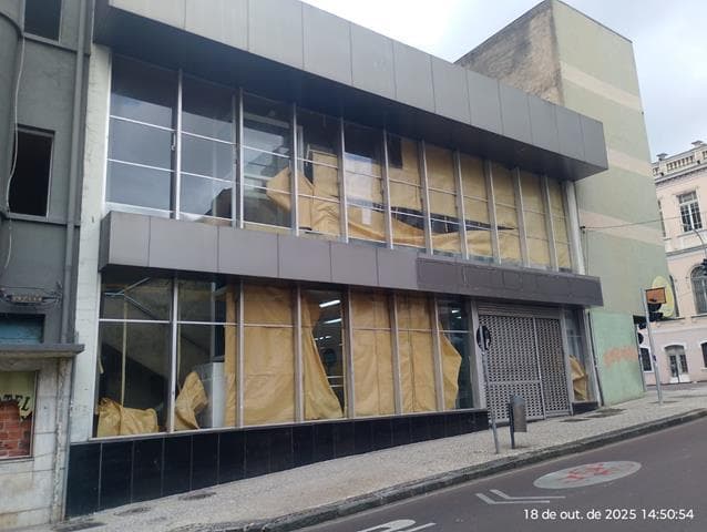 Foto 7 de 9: Comercial em leilão em Curitiba - PR, bairro Centro — ID77639 CURITIBA (PR) - Praça Tiradentes