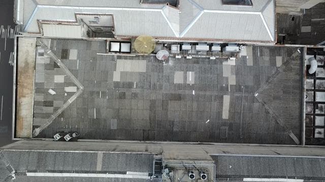 Foto 8 de 9: Comercial em leilão em Curitiba - PR, bairro Centro — ID77639 CURITIBA (PR) - Praça Tiradentes