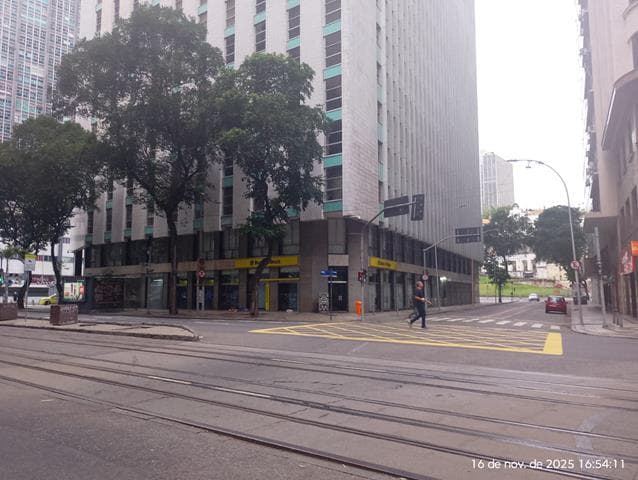 Foto 2 de 8: Comercial em leilão em Rio De Janeiro - RJ, bairro Centro — ID76268 RIO DE JANEIRO (RJ) - Avenida Rio Branco