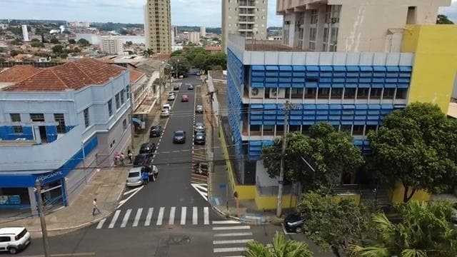 Foto 4 de 7: Comercial em leilão em Araraquara - SP, bairro Centro — ID79228 ARARAQUARA (SP) - Av. Brasil