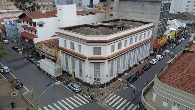 Foto 1 de 7: Comercial em leilão em Limeira - SP, bairro Centro — ID79348 LIMEIRA (SP) Descrição legal: Imóvel Urbano: Prédio Comercial situado na Pça. Toledo de Barros, 120, Centro, Limeira - SP. Melhor descrito na Matrícula 14.558 do 2° CRI de Limeira ? SP. a) Do
