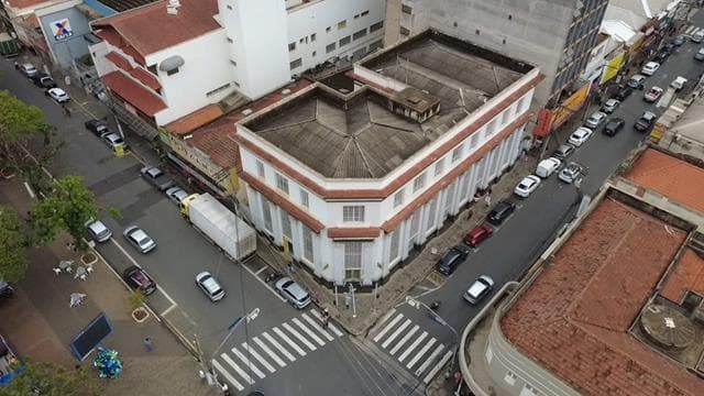 Foto 2 de 7: Comercial em leilão em Limeira - SP, bairro Centro — ID79348 LIMEIRA (SP) Descrição legal: Imóvel Urbano: Prédio Comercial situado na Pça. Toledo de Barros, 120, Centro, Limeira - SP. Melhor descrito na Matrícula 14.558 do 2° CRI de Limeira ? SP. a) Do