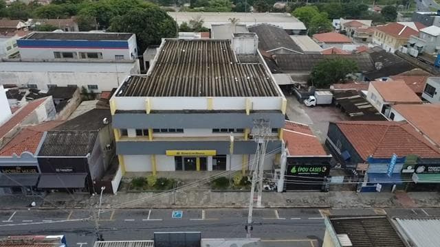 Foto 1 de 8: Comercial em leilão em Vinhedo - SP, bairro Centro — ID75881 VINHEDO (SP) Descrição legal: Imóvel Urbano: Prédio Comercial, situado na Rua Nove de Julho, 385, Centro, Vinhedo (SP). Melhor descrito na Matrícula 20175 do CRI de Vinhedo (SP). a) Do imóvel
