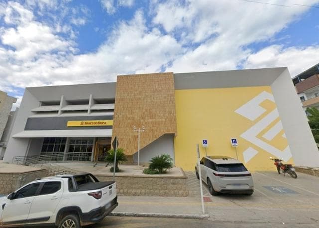 Foto 1 de 2: Comercial em leilão em São Bento - PB, bairro Centro — ID76093 SÃO BENTO (PB) Descrição legal: Imóvel Urbano: Prédio Comercial, situado na AVENIDA SÃO SEBASTIÃO, 735 ? CENTRO ? SÃO BENTO ? PB. Melhor descrito na Matrícula 1273 do CRI de Brejo do Cruz-PB.