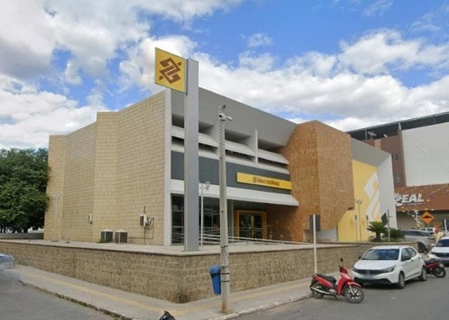 Foto 2 de 2: Comercial em leilão em São Bento - PB, bairro Centro — ID76093 SÃO BENTO (PB) Descrição legal: Imóvel Urbano: Prédio Comercial, situado na AVENIDA SÃO SEBASTIÃO, 735 ? CENTRO ? SÃO BENTO ? PB. Melhor descrito na Matrícula 1273 do CRI de Brejo do Cruz-PB.