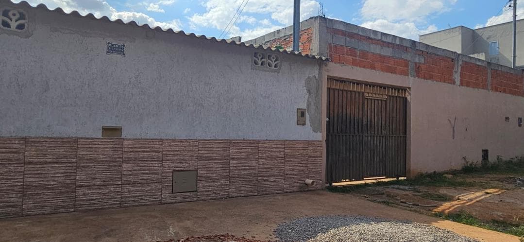 Foto 1 de 3: Casa em leilão em Águas Lindas De Goiás - GO, bairro Parque da Barragem — ID94883 ÁGUAS LINDAS DE GOIÁS (GO) Descrição legal: Imóvel Urbano, Lote 01-C da Quadra 56, Setor 07 e casa residencial de 65,08 m², situado na Rua 25, Parque da Barragem, município de Águas Lindas de