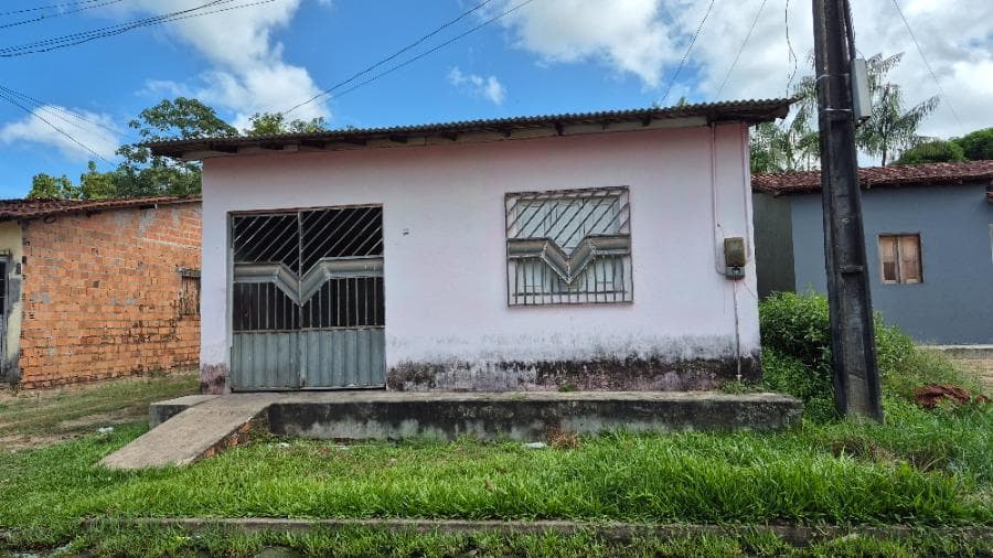 Foto 1 de 3: Casa em leilão em Curuçá - PA, bairro Rodoviário — ID74030 CURUÇÁ (PA) Descrição legal: Imóvel urbano, Residência situada à Rua 28 de Março nº 28, Bairro Rodoviário, em Curuçá - PA. Melhor descrito na matrícula nº 1.116 do Cartório Extrajudicial do Ún