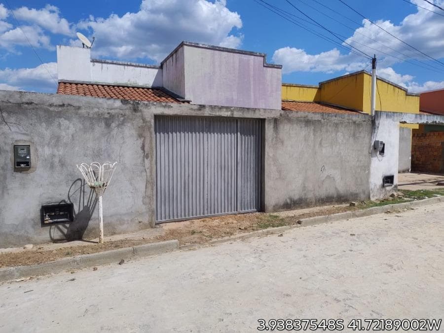 Foto 1 de 2: Casa em leilão em Piracuruca - PI, bairro Três Lagoas — ID98367 PIRACURUCA (PI) Descrição legal: Imóvel Urbano Residencial, situado na Rua Projetada, nº 01, Bairro Três Lagoas, município de Piracuruca - PI. Melhor descrito na matrícula nº 19201 do 1º Ofici