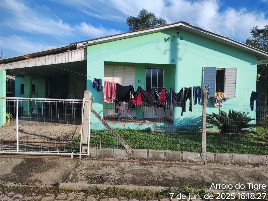 Foto 1 de 3: Casa em leilão em Arroio Do Tigre - RS, bairro São Francisco — ID91142 ARROIO DO TIGRE (RS) Descrição legal: Imóvel Urbano Residencial, situado na Rua Balduíno Gustavo Klein, nº 89, município de Arroio do Tigre - RS. Melhor descrito na matrícula nº 4826 do Serviç