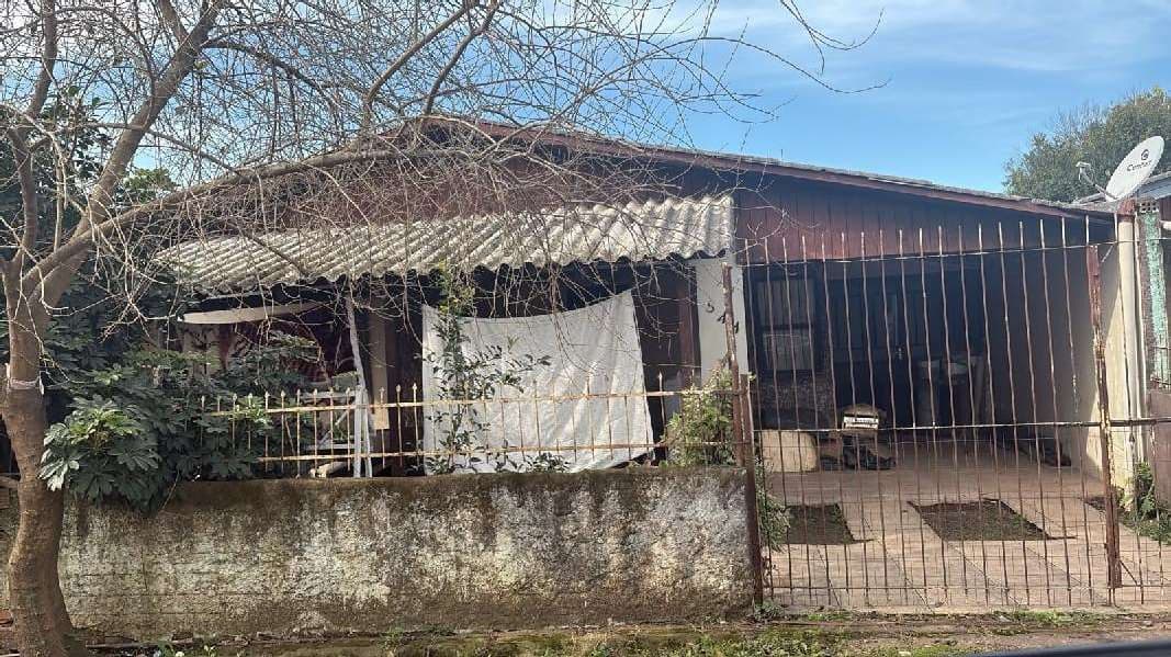 Foto 1 de 3: Casa em leilão em Venâncio Aires - RS, bairro Coronel Brito — ID98842 VENÂNCIO AIRES (RS) Descrição legal: Imóvel Urbano Residencial, situado na Rua Arnoldo Uhry, nº 844, Lote 136, Quadra 2045, município de Venâncio Aires - RS. Melhor descrito na matrícula nº 51
