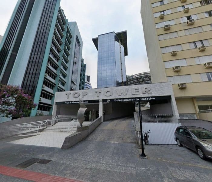 Foto 1 de 3: Comercial em leilão em Florianópolis - SC, bairro Centro — ID1104 FLORIANÓPOLIS (SC) Descrição legal: Imóvel Urbano, Loja nº 08, Pavimento Térreo do Edifício Top Tower Executive Center, situado na Rua Esteves Júnior, nº 50 e Rua Adolfo Melo, município de Flor