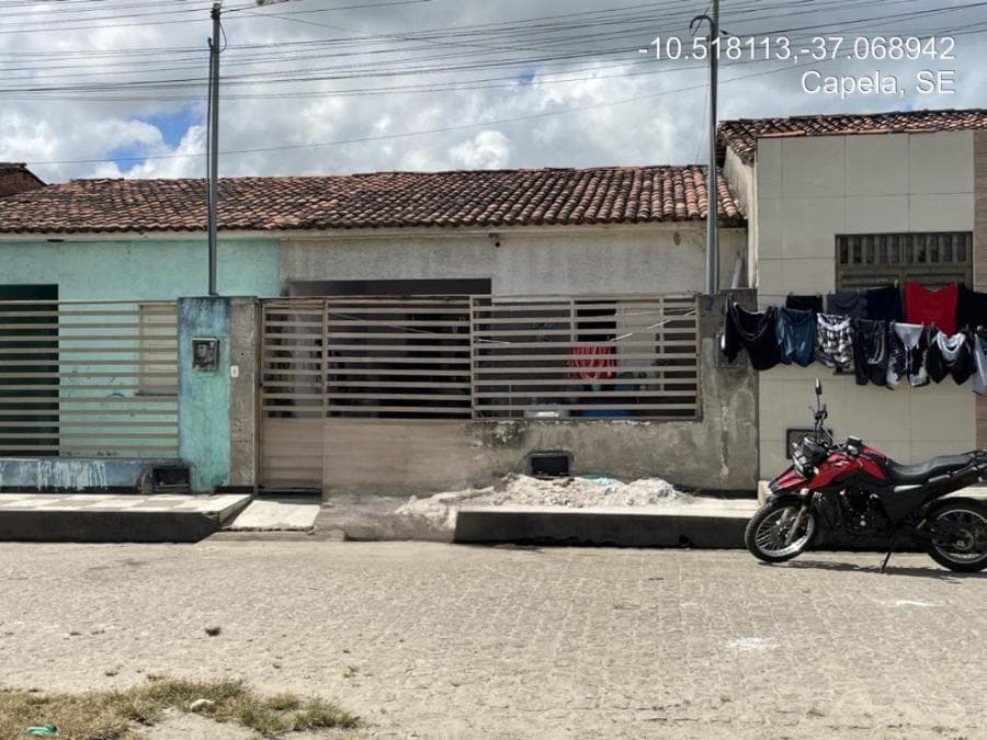 Foto 1 de 3: Casa em leilão em Capela - SE, bairro Aeroporto — ID98816 CAPELA (SE) Descrição legal: Imóvel Urbano Residencial, Casa situada na Rua Projetada "A", nº 104, Lote 19, Quadra A, Bairro Aeroporto, município de Capela - SE. Melhor descrito na Matrícula n