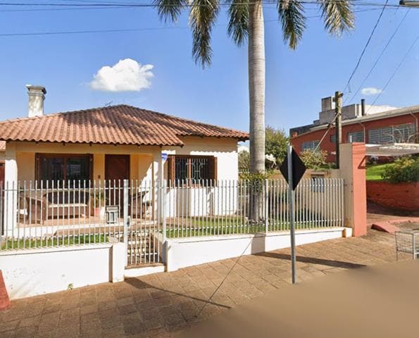 Casa em leilão em São Luiz Gonzaga - RS, bairro Centro — Nº DO BEM: 544467381 SÃO LUIZ GONZAGA (RS) Descrição: IMÓVEL DE MATRÍCULA 31651 DO OFÍCIO DE REGISTRO DE IMÓVEIS DE SÃO LUIZ GONZAGA-RS, ASSIM DESCRITO: Casa, com área de 161,45m² e respectivo terreno