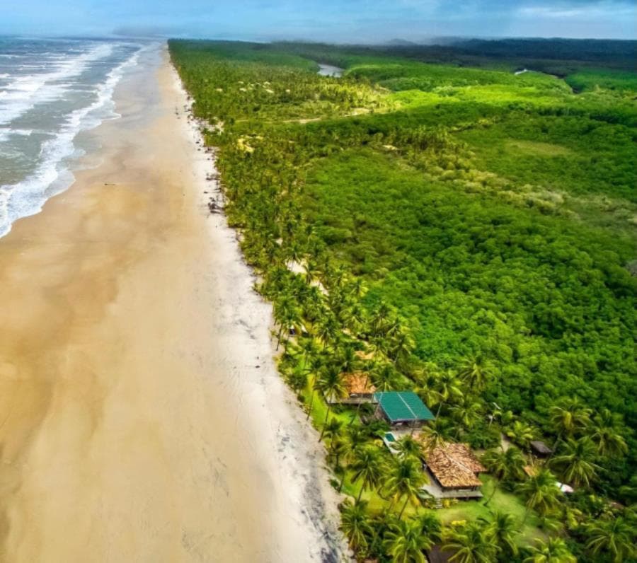 Area Rural em leilão em Una - BA, bairro Barra de Una — EXTRAJUDICIAL Leilão de terreno na Praia do Sul, Barra de Una - BA