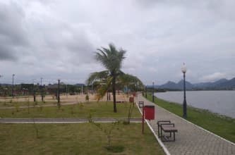 Casa em leilão em Maricá - RJ, bairro Parque Nanci — IMÓVEL: LOTE Nº 659 - QD 18 - DA RUA 13 - ATUAL RUA CANARINHOS Nº 111 - PARQUE NANCI - MARICÁ/RJ; No local há uma casa, em terreno plano, com um pequeno quintal da frente do terreno, uma piscina e uma varanda coberta