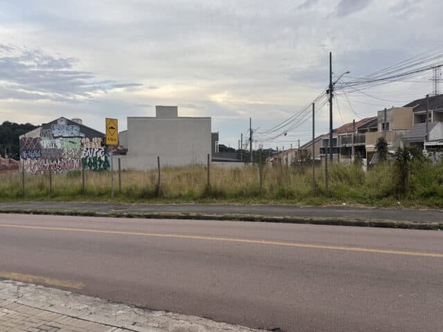 Foto 3 de 10: Terreno em leilão em Curitiba - PR, bairro Tatuquara — LOTE DE TERRENO NO 01 (UM), DA QUADRA N° 05 (CINCO), DA PLANTA MORADIAS LAGUNA II