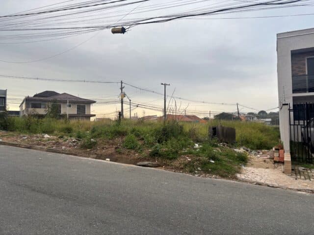 Foto 8 de 10: Terreno em leilão em Curitiba - PR, bairro Tatuquara — LOTE DE TERRENO NO 01 (UM), DA QUADRA N° 05 (CINCO), DA PLANTA MORADIAS LAGUNA II