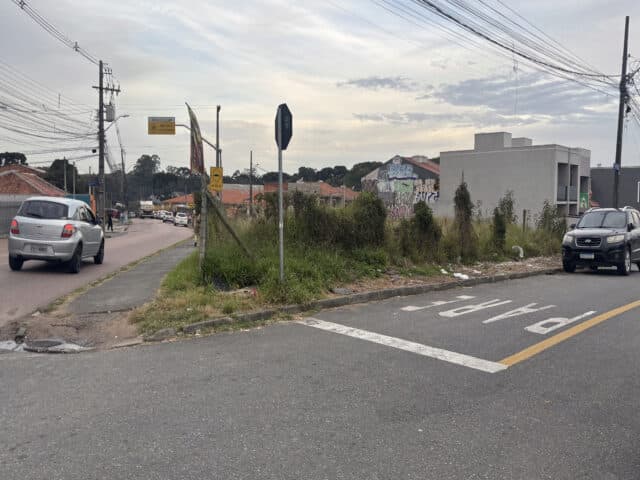 Foto 6 de 10: Terreno em leilão em Curitiba - PR, bairro Tatuquara — LOTE DE TERRENO NO 01 (UM), DA QUADRA N° 05 (CINCO), DA PLANTA MORADIAS LAGUNA II