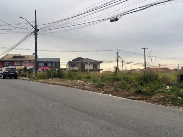 Foto 9 de 10: Terreno em leilão em Curitiba - PR, bairro Tatuquara — LOTE DE TERRENO NO 01 (UM), DA QUADRA N° 05 (CINCO), DA PLANTA MORADIAS LAGUNA II