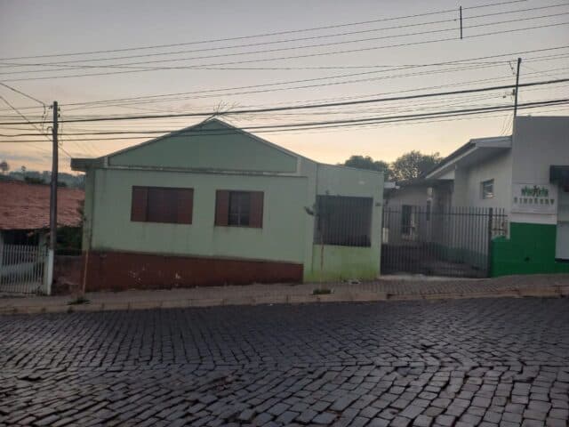 Foto 2 de 6: Terreno em leilão em Tomazina - PR — UM LOTE DE TERRENO, SITO NESTA CIDADE, MEDINDO DOZE METROS DE FRENTE PARA A RUA MAJOR TOMAZ