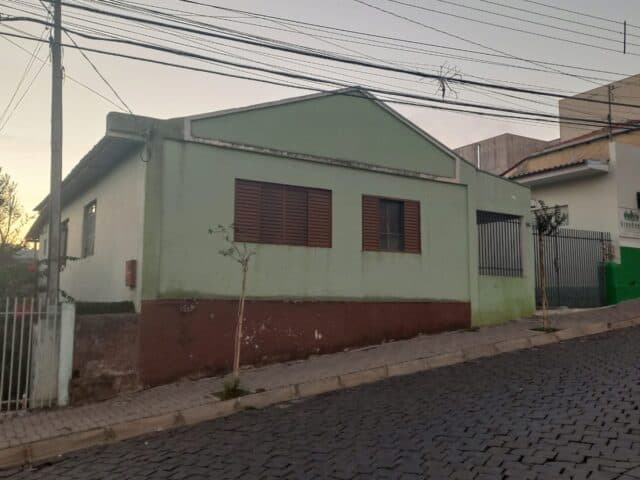 Foto 3 de 6: Terreno em leilão em Tomazina - PR — UM LOTE DE TERRENO, SITO NESTA CIDADE, MEDINDO DOZE METROS DE FRENTE PARA A RUA MAJOR TOMAZ