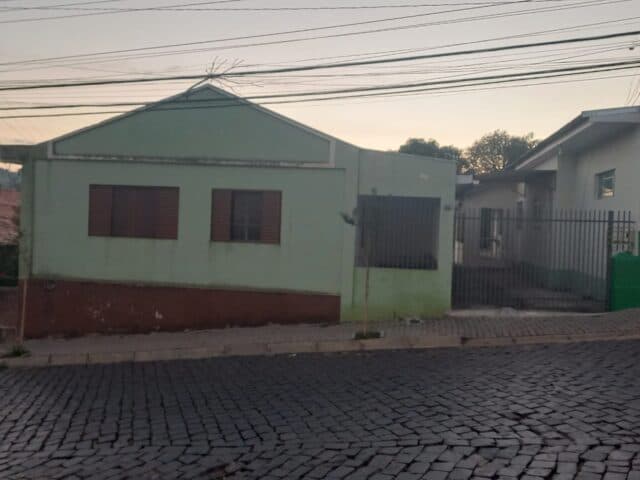 Foto 1 de 6: Terreno em leilão em Tomazina - PR — UM LOTE DE TERRENO, SITO NESTA CIDADE, MEDINDO DOZE METROS DE FRENTE PARA A RUA MAJOR TOMAZ