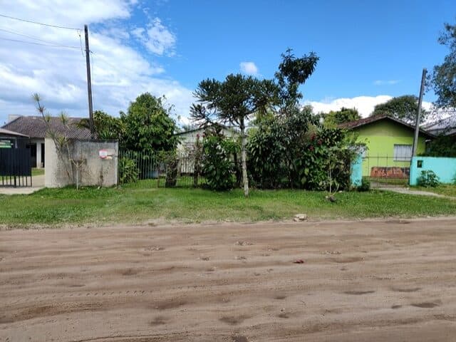 Foto 3 de 7: Terreno em leilão em Guaratuba - PR, bairro Mirim — IMOVEL: LOTE DE TERRENO NO 17 (DEZESSETE), DA QUADRA NO 328 (TREZENTOS E VINTE E OITO), DA PLANTA BAIRRO PICARRAS, AREA