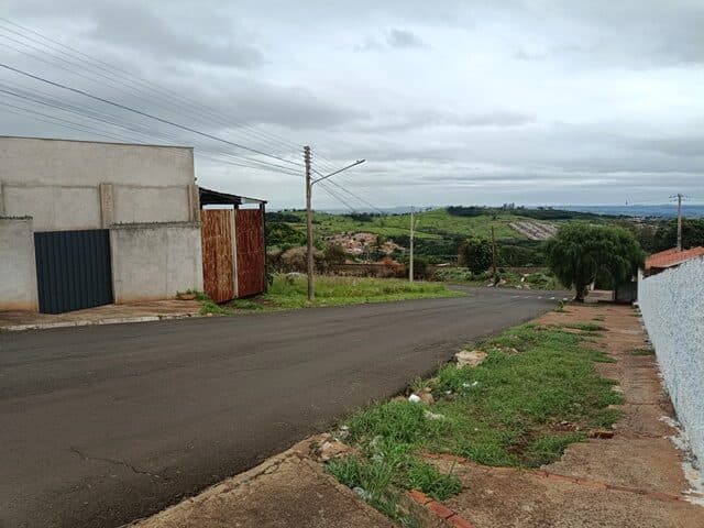 Foto 4 de 9: Terreno em leilão em Cornélio Procópio - PR, bairro Jardim Bandeirantes — LOTE NUMERO 14, DA QUADRA 234, COM A AREA DE 454,20 METROS QUADRADOS, DO JARDIM BANDEIRANTES, CORNELIO PROCOPIO/PR