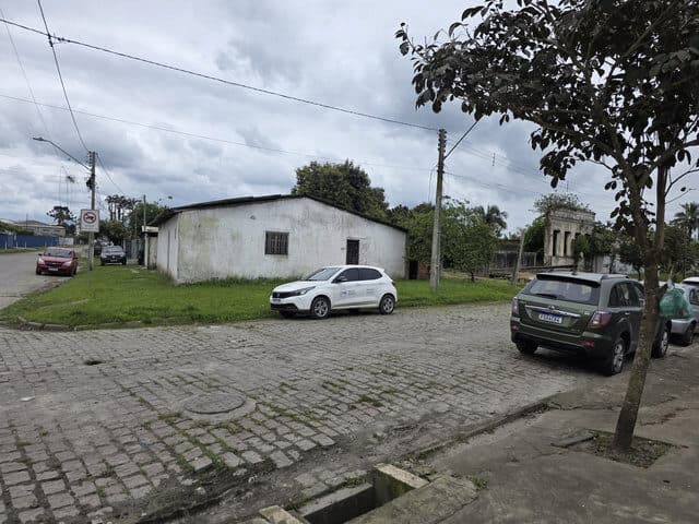Foto 1 de 10: Casa em leilão em Paranaguá - PR — IMÓVEL COM 705M2 NA AVENIDA GABRIEL DE LARA, PARANAGUÁ/PR